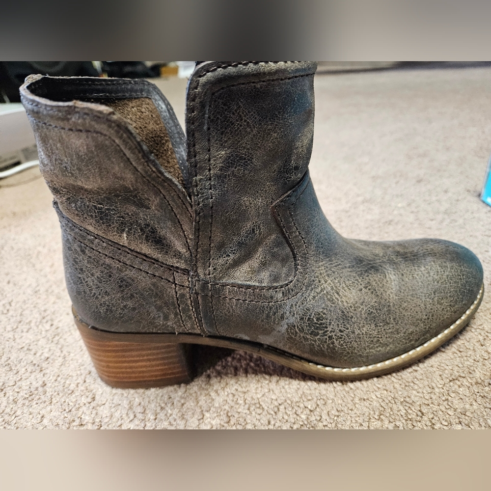 Diba True Rustic Ranch Color: Walnut Grove - Picture 5 of 13